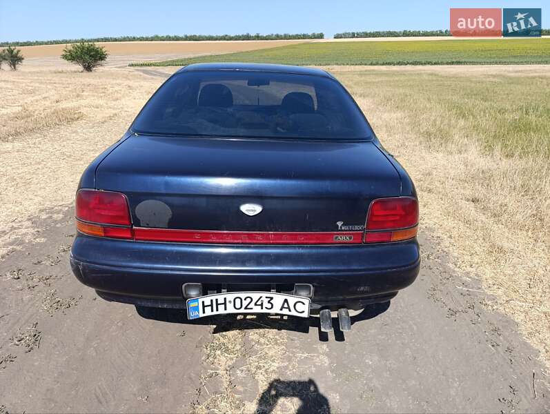 Седан Nissan Bluebird 1992 в Роздільній
