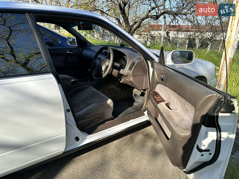 Седан Nissan Cedric 1995 в Одесі