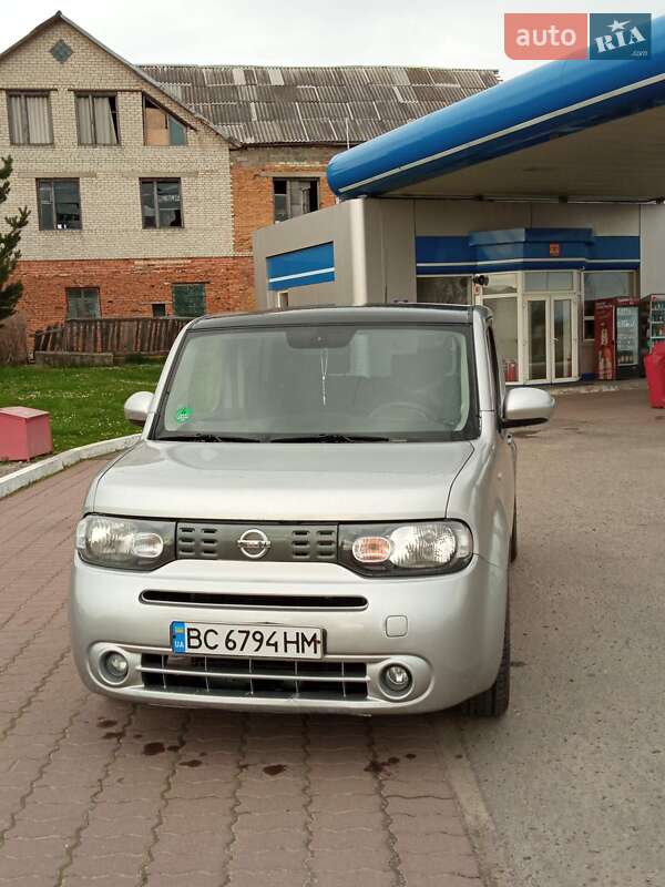 Минивэн Nissan Cube 2010 в Буске