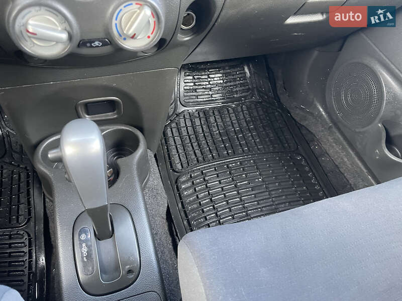 Минивэн Nissan Cube 2012 в Киеве