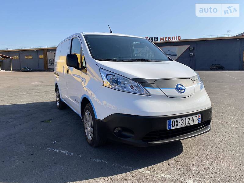 Грузопассажирский фургон Nissan e-NV200 2015 в Житомире