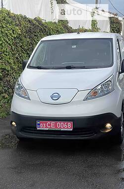 Грузовой фургон Nissan e-NV200 2014 в 