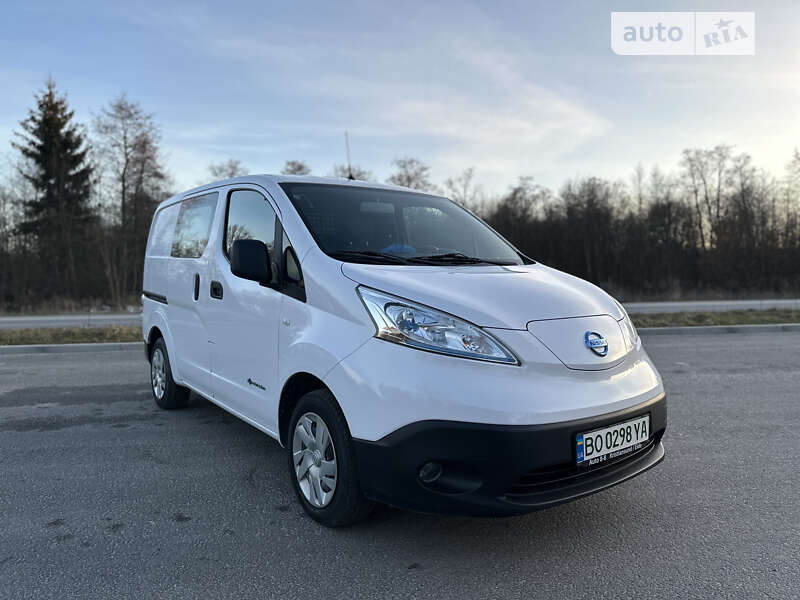 Вантажний фургон Nissan e-NV200 2017 в Тернополі