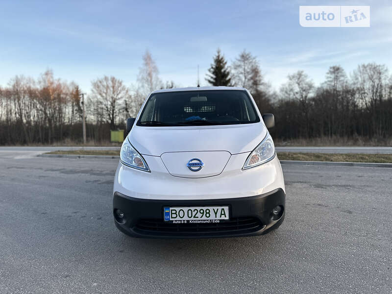 Вантажний фургон Nissan e-NV200 2017 в Тернополі