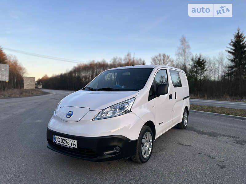 Вантажний фургон Nissan e-NV200 2017 в Тернополі