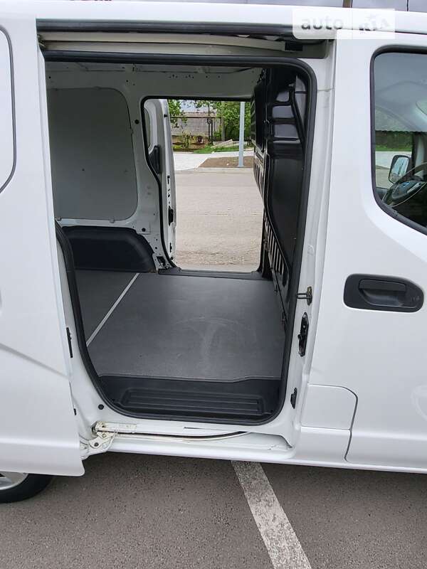 Грузовой фургон Nissan e-NV200 2017 в Запорожье