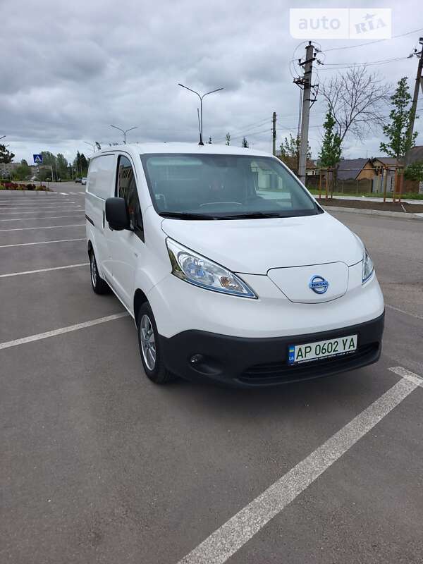 Грузовой фургон Nissan e-NV200 2017 в Запорожье