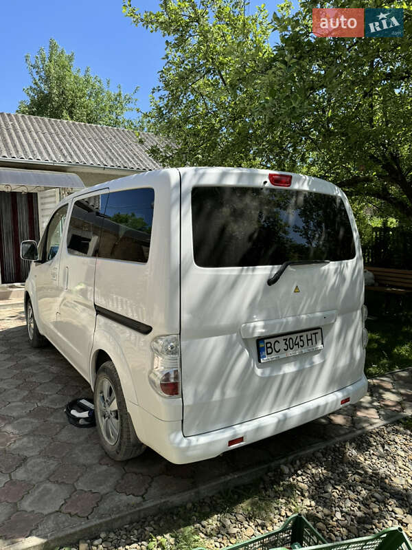 Минивэн Nissan e-NV200 2015 в Черновцах