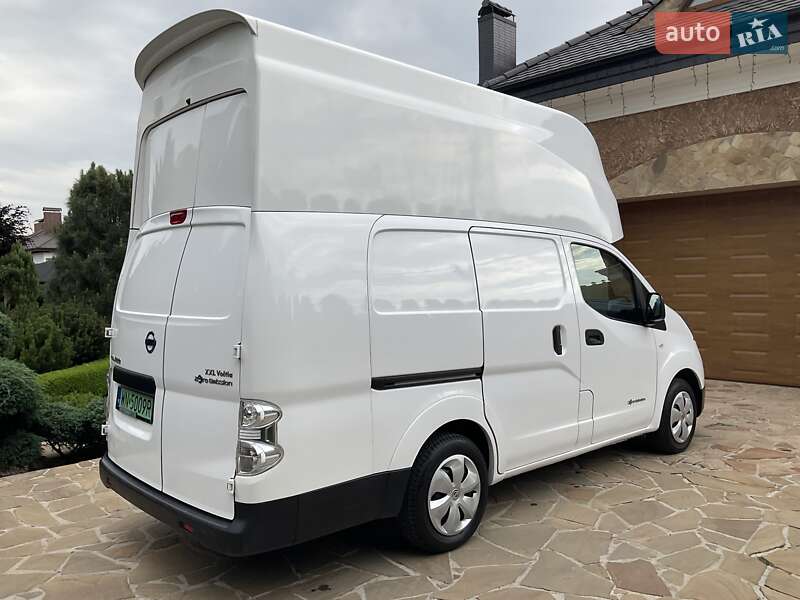 Грузовой фургон Nissan e-NV200 2022 в Ровно