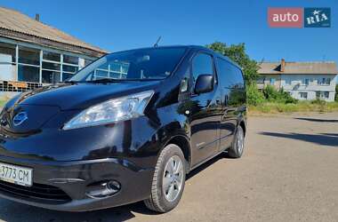 Минивэн Nissan e-NV200 2014 в 