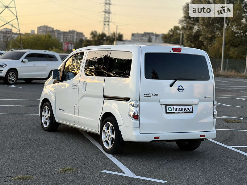 Минивэн Nissan e-NV200 2015 в Киеве