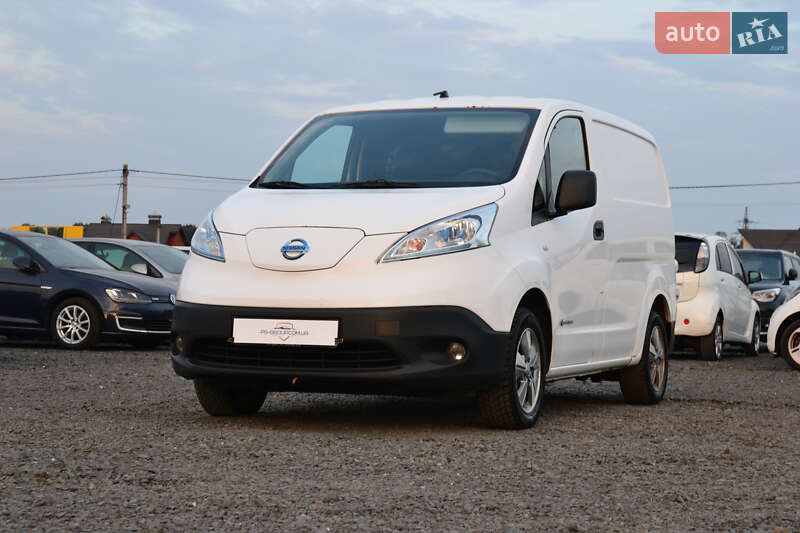 Вантажний фургон Nissan e-NV200 2015 в Луцьку