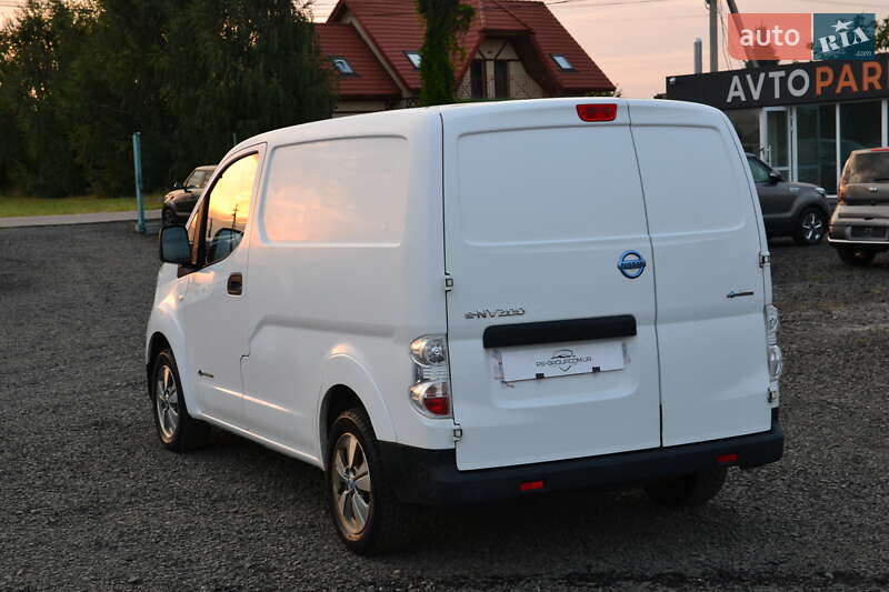 Вантажний фургон Nissan e-NV200 2015 в Луцьку