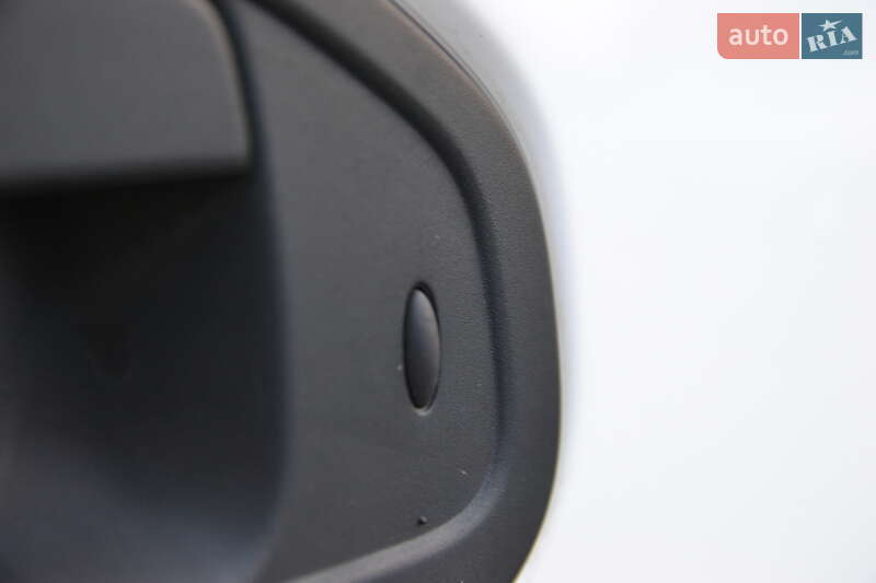 Вантажний фургон Nissan e-NV200 2015 в Луцьку