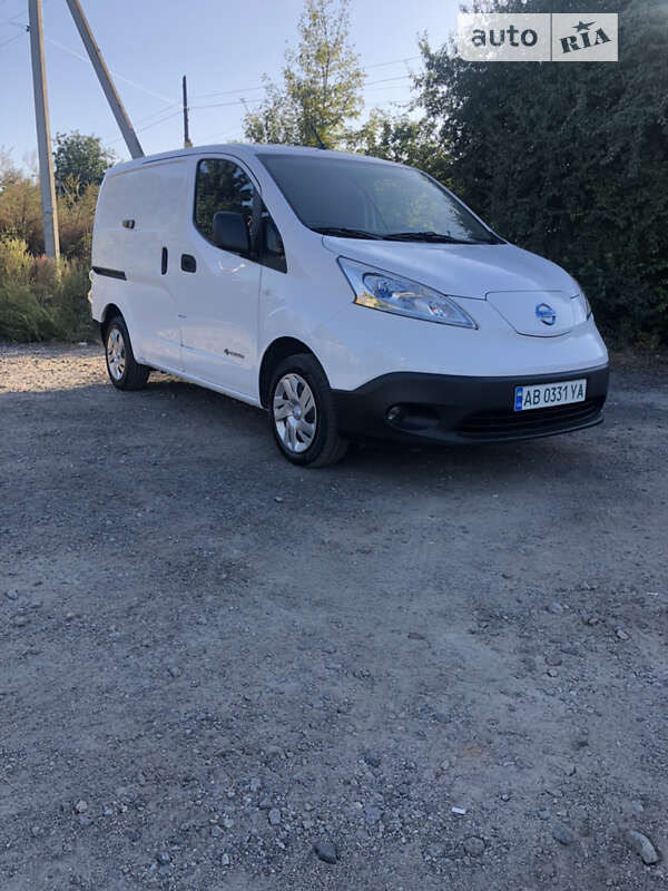 Вантажний фургон Nissan e-NV200 2016 в Вінниці