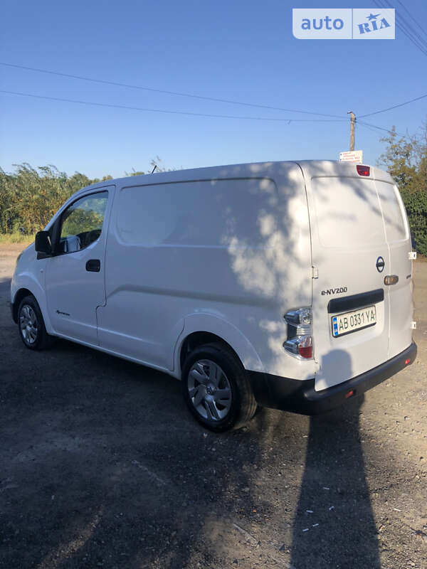 Вантажний фургон Nissan e-NV200 2016 в Вінниці