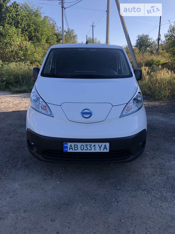 Вантажний фургон Nissan e-NV200 2016 в Вінниці