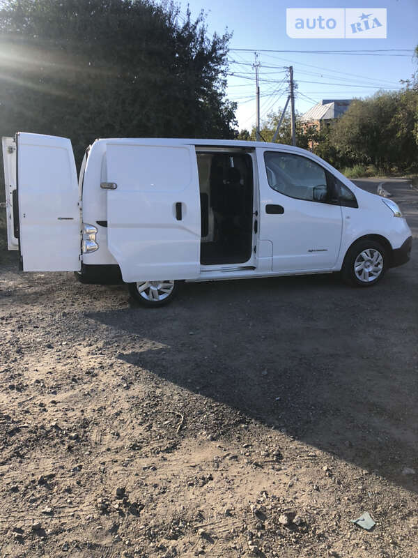 Вантажний фургон Nissan e-NV200 2016 в Вінниці