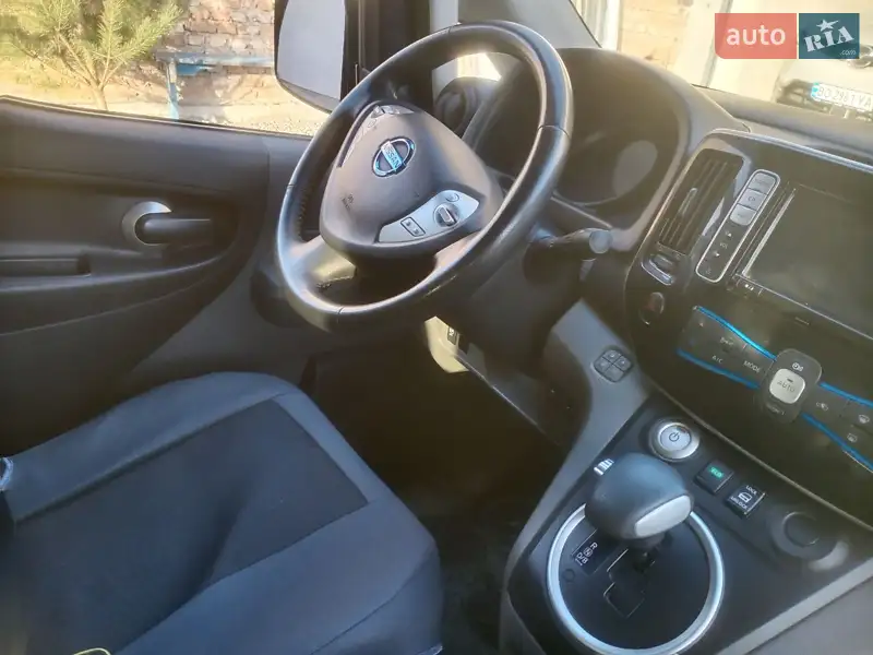 Минивэн Nissan e-NV200 2019 в 