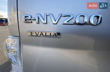 Минивэн Nissan e-NV200 2018 в 