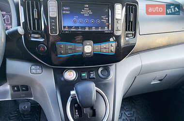 Минивэн Nissan e-NV200 2019 в 