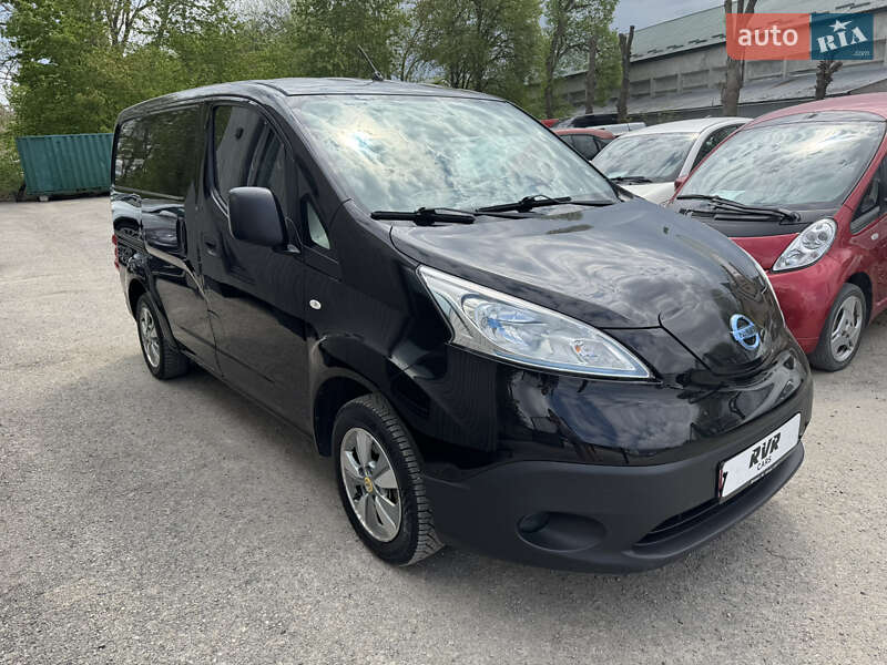 Вантажний фургон Nissan e-NV200 2015 в Тернополі