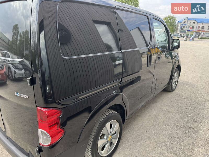Вантажний фургон Nissan e-NV200 2015 в Тернополі