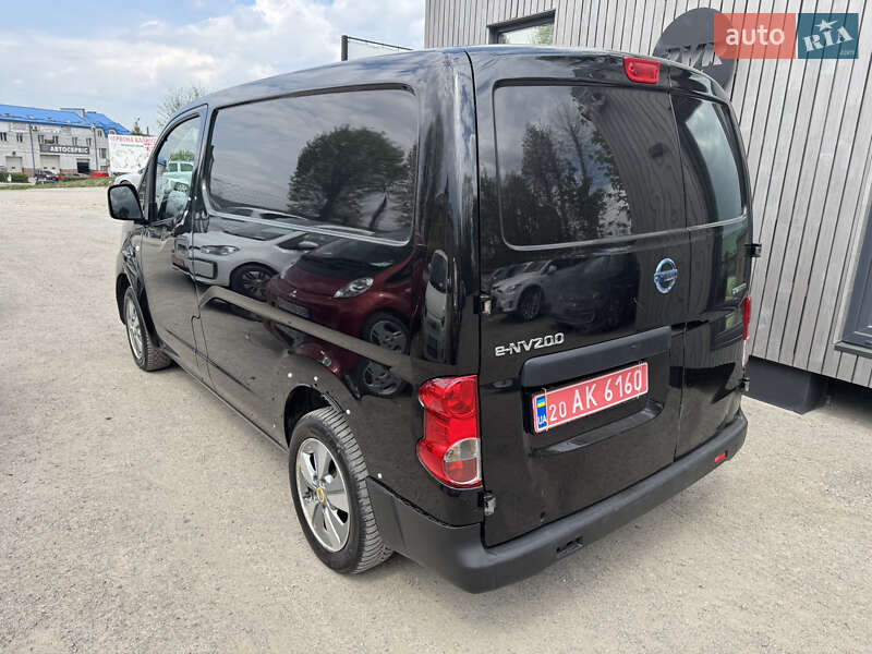 Вантажний фургон Nissan e-NV200 2015 в Тернополі