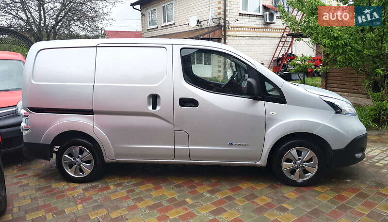 Грузовой фургон Nissan e-NV200 2019 в Новых Санжарах