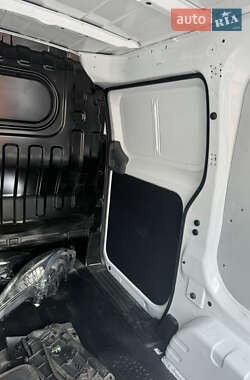 Грузовой фургон Nissan e-NV200 2019 в 