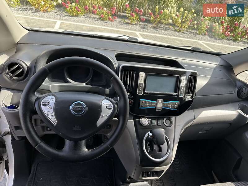 Грузовой фургон Nissan e-NV200 2018 в Луцке