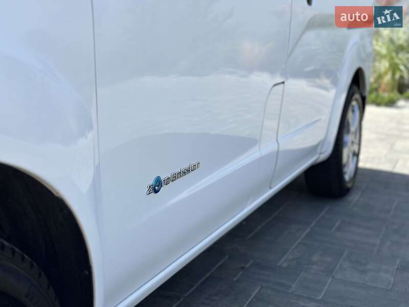 Грузовой фургон Nissan e-NV200 2018 в Луцке