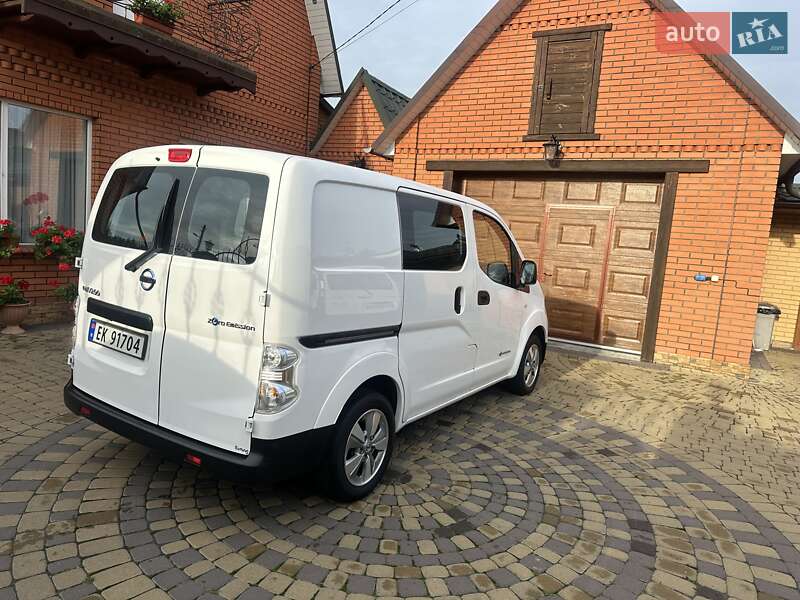 Грузовой фургон Nissan e-NV200 2018 в Хмельницком
