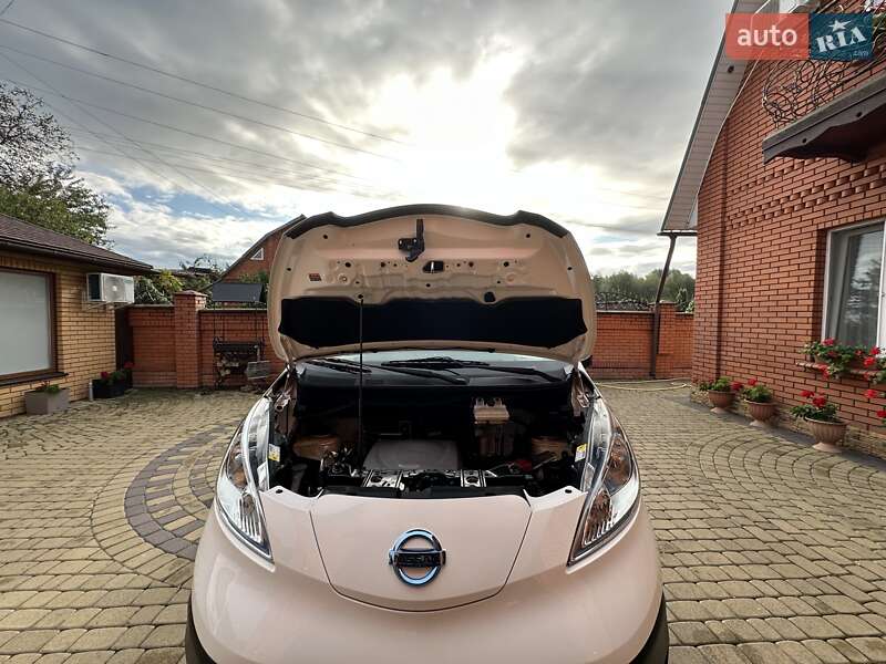 Грузовой фургон Nissan e-NV200 2018 в Хмельницком