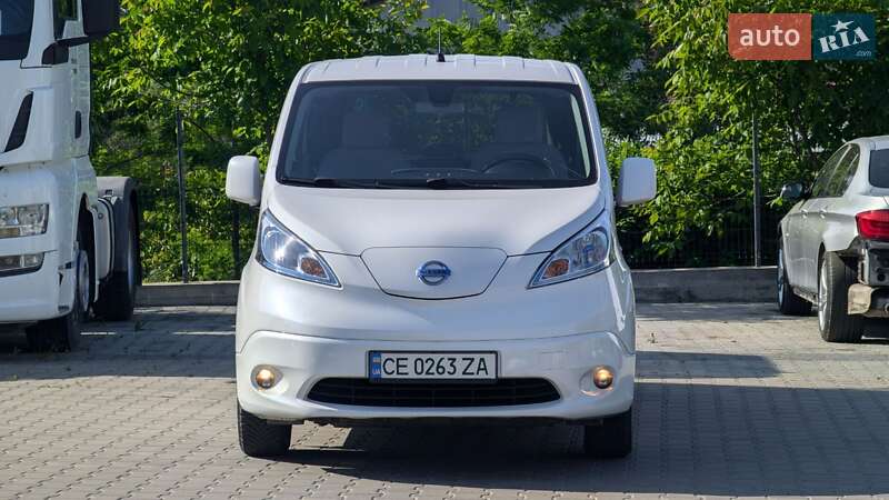 Мінівен Nissan e-NV200 2015 в Чернівцях