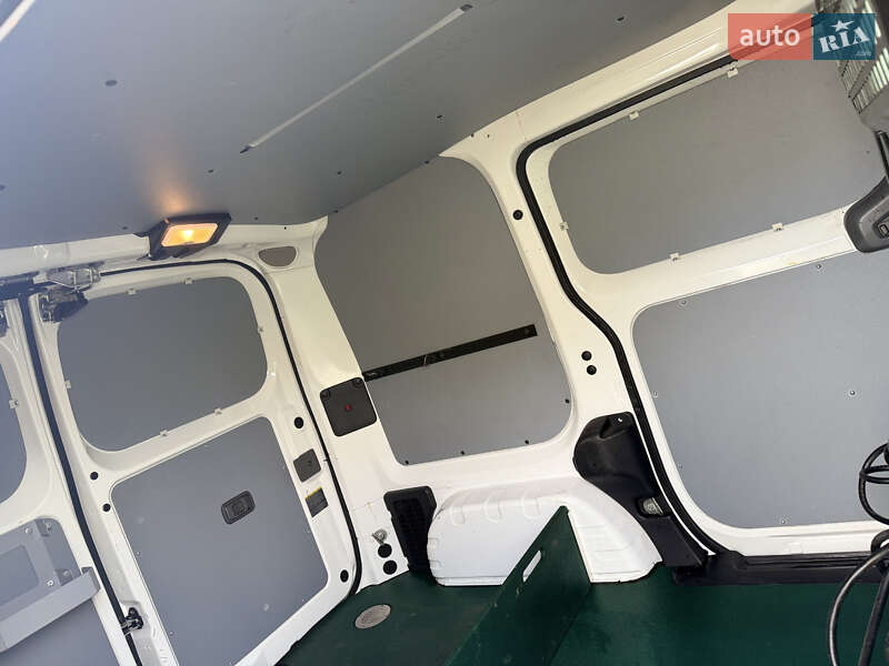 Вантажний фургон Nissan e-NV200 2015 в Дніпрі фото 20 Вантажний фургон Nissan e-NV200 2015 в Дніпрі