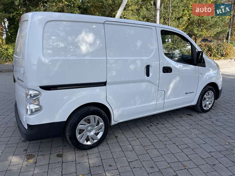 Грузовой фургон Nissan e-NV200 2019 в Хмельницком