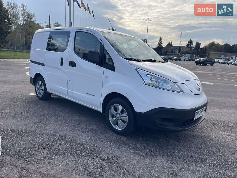 Nissan e-NV200 2014