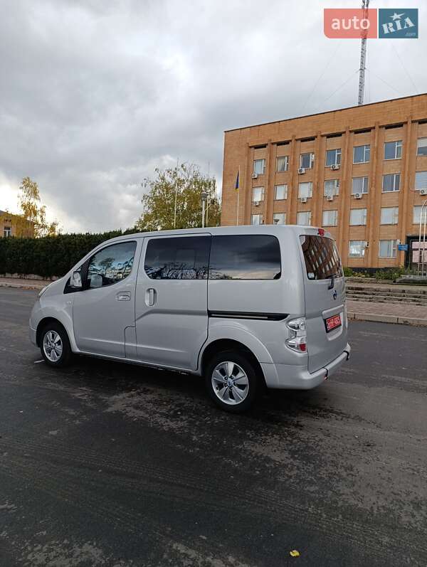 Мінівен Nissan e-NV200 2018 в Семенівці