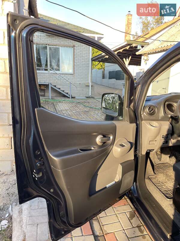 Мінівен Nissan e-NV200 2016 в Дніпрі