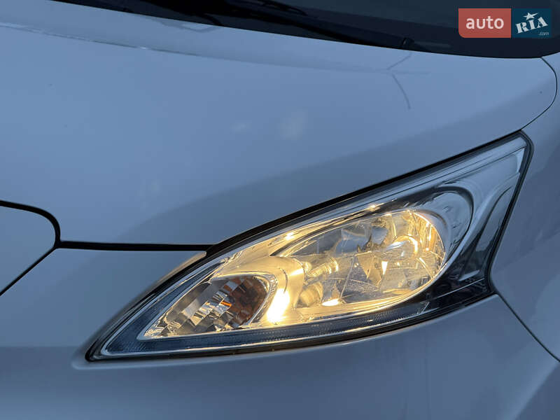 Вантажний фургон Nissan e-NV200 2019 в Стрию