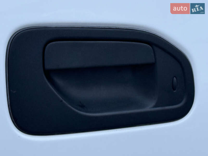 Вантажний фургон Nissan e-NV200 2019 в Стрию