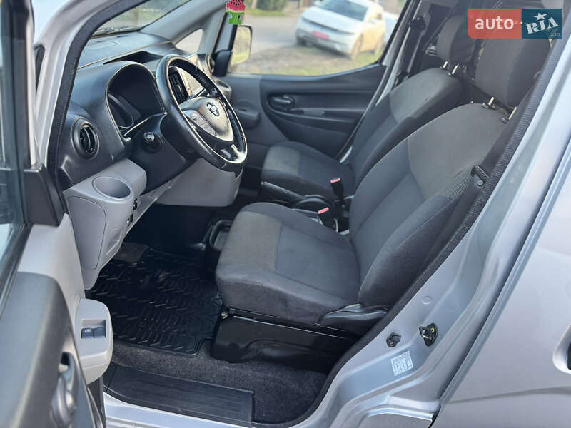 Грузовой фургон Nissan e-NV200 2019 в Ровно