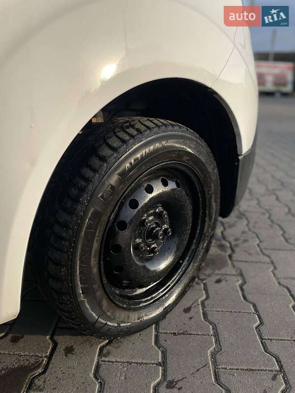 Грузовой фургон Nissan e-NV200 2015 в Киеве