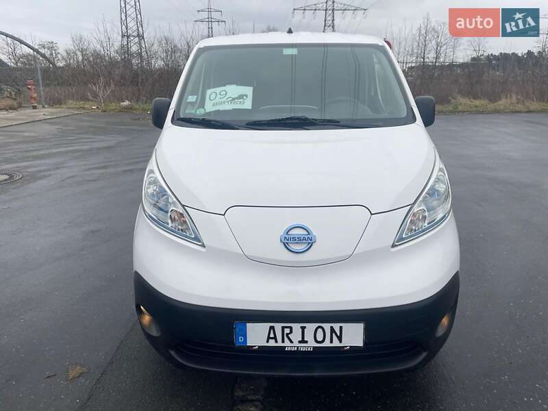 Вантажний фургон Nissan e-NV200 2018 в Сарнах