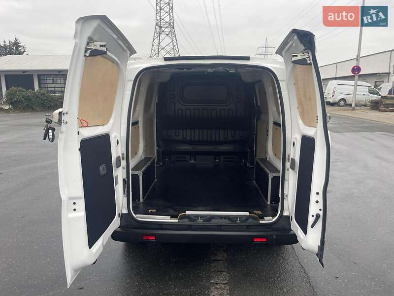 Вантажний фургон Nissan e-NV200 2018 в Сарнах