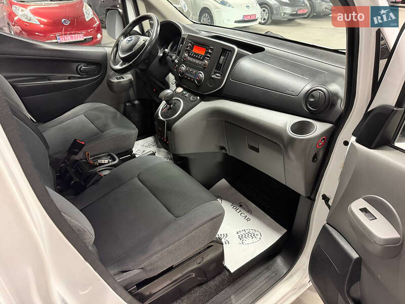 Грузовой фургон Nissan e-NV200 2015 в Владимире