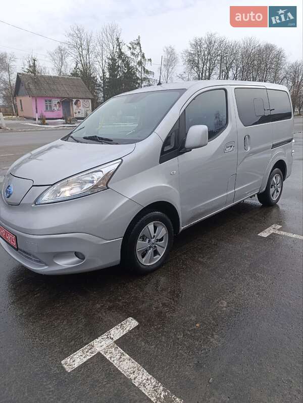 Мінівен Nissan e-NV200 2018 в Семенівці