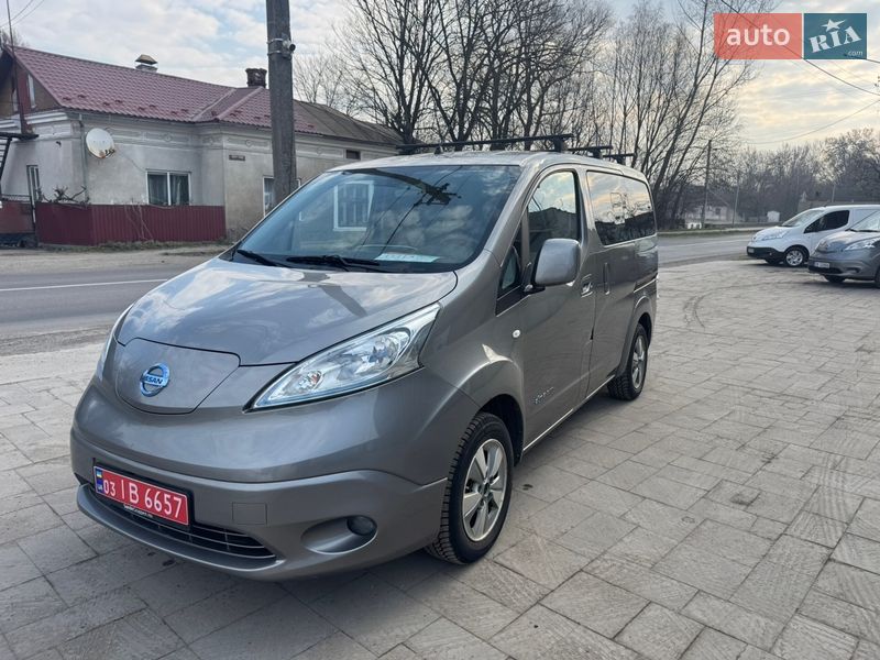 Минивэн Nissan e-NV200 2015 в Бурштыне