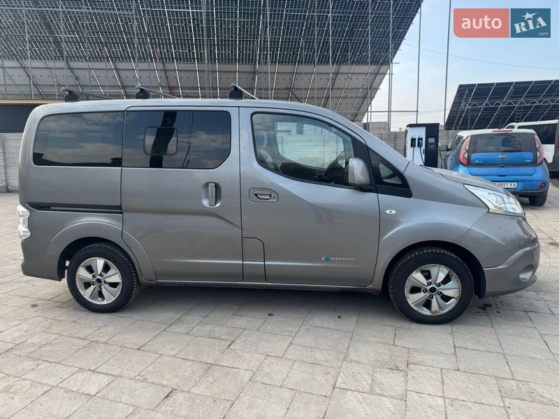 Минивэн Nissan e-NV200 2015 в Бурштыне